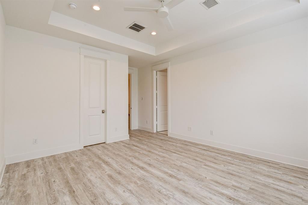 2709 Oakwood Crest Lane
