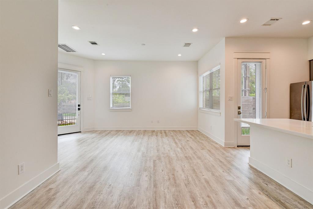 2709 Oakwood Crest Lane