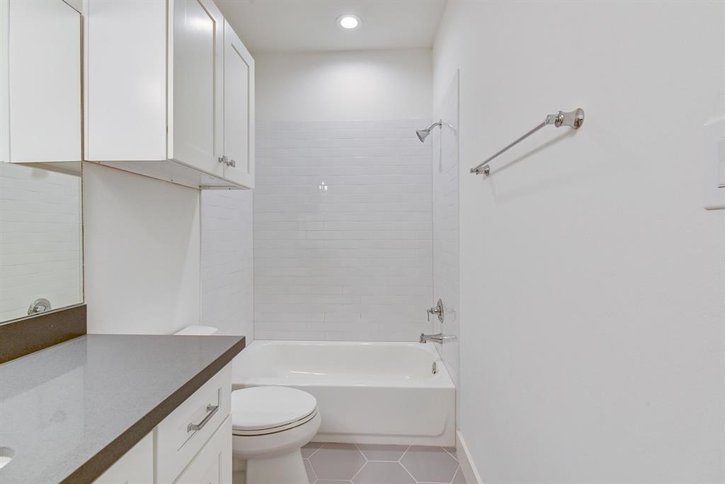 2709 Oakwood Crest Lane