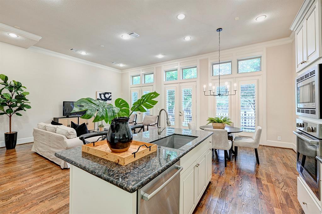 10920 Wrenwood Manor