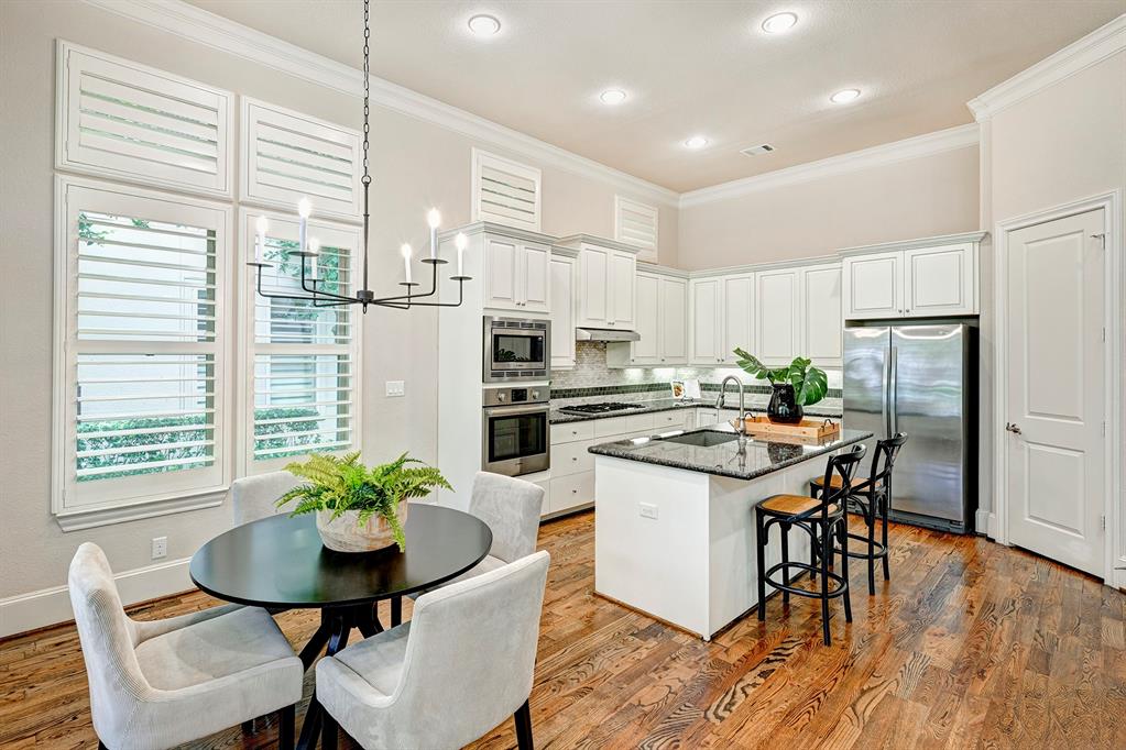 10920 Wrenwood Manor
