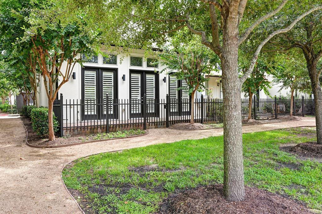 10920 Wrenwood Manor