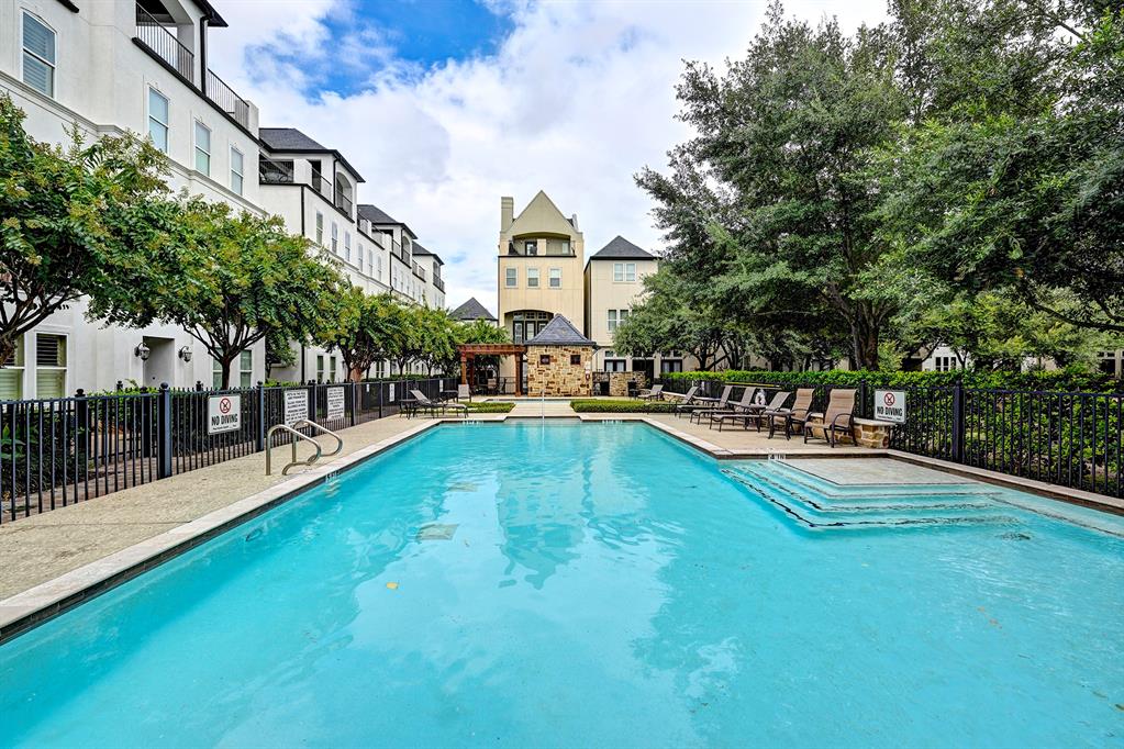 10920 Wrenwood Manor