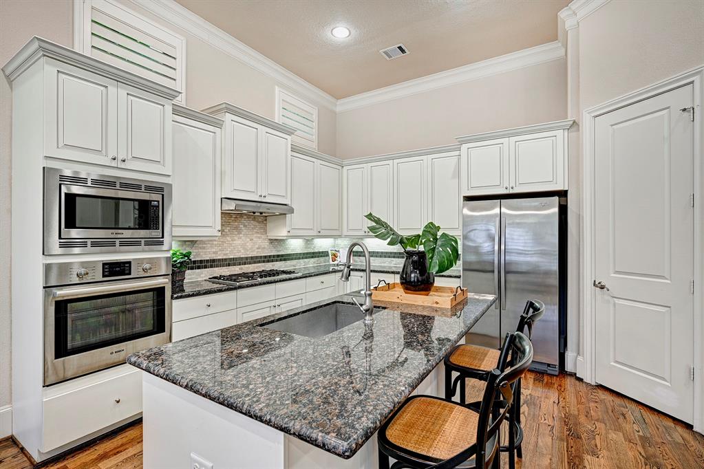 10920 Wrenwood Manor