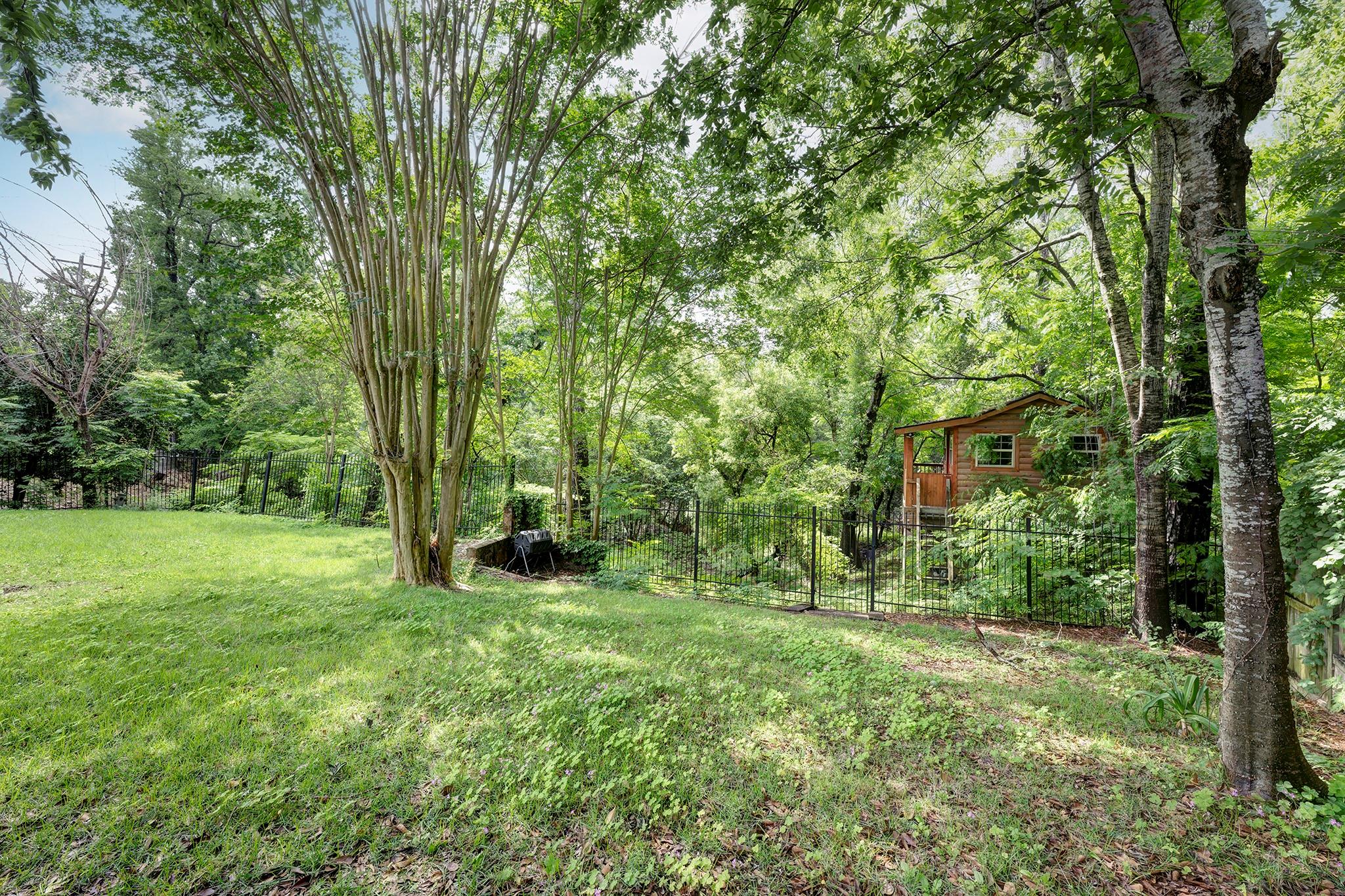 6107 Queenswood Lane