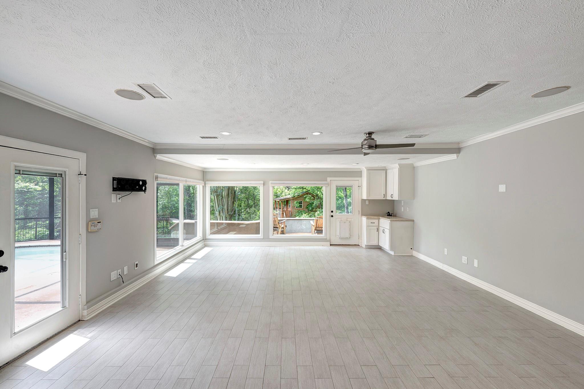 6107 Queenswood Lane