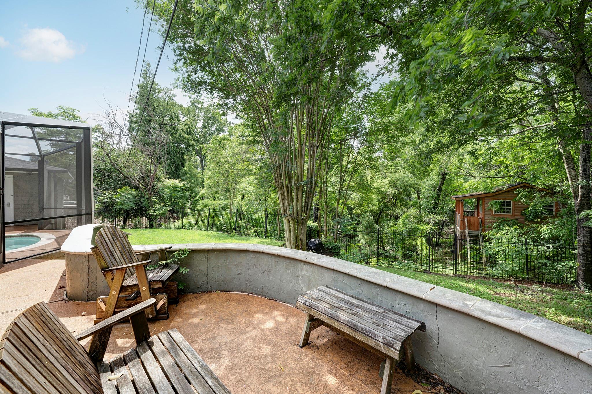 6107 Queenswood Lane