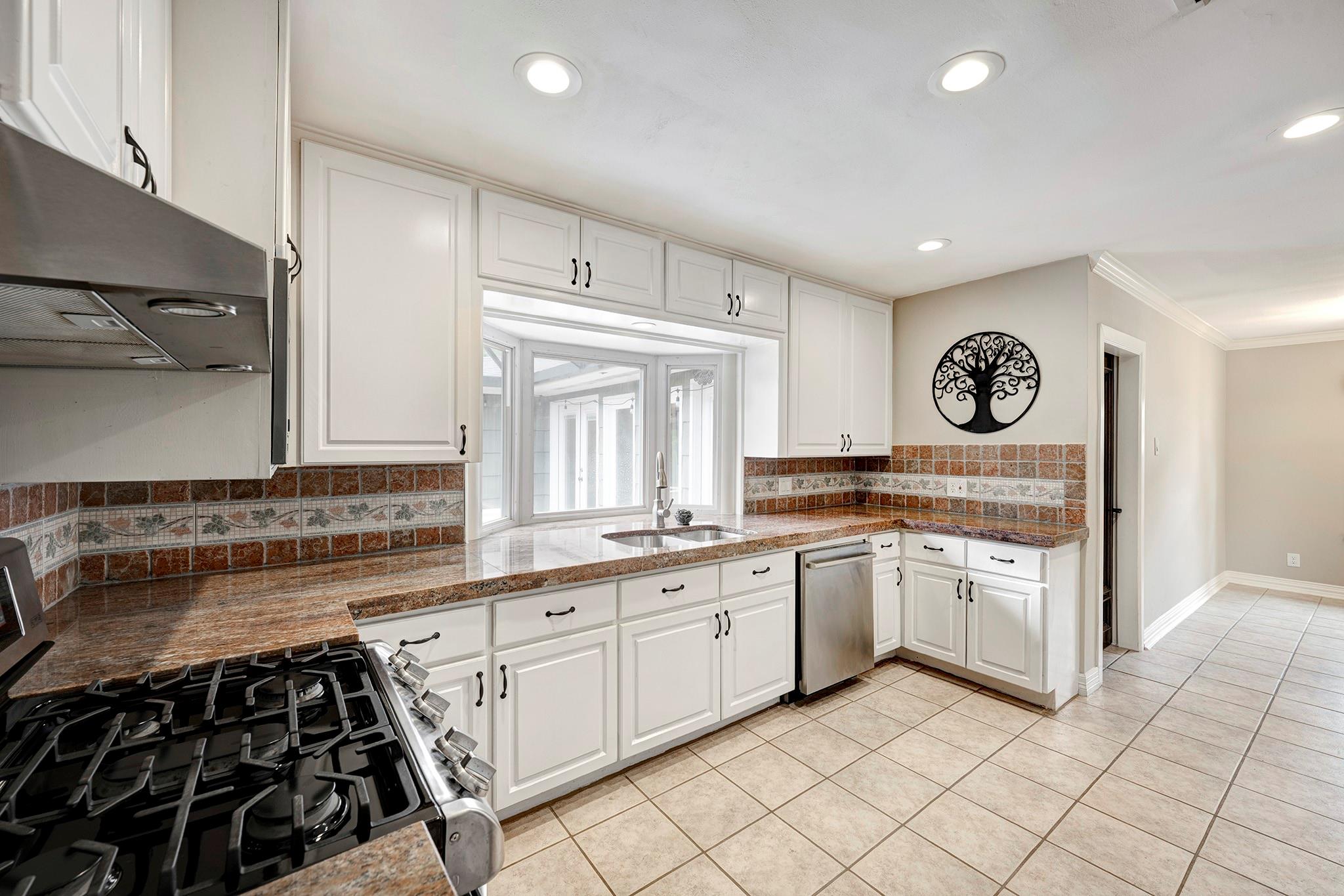 6107 Queenswood Lane