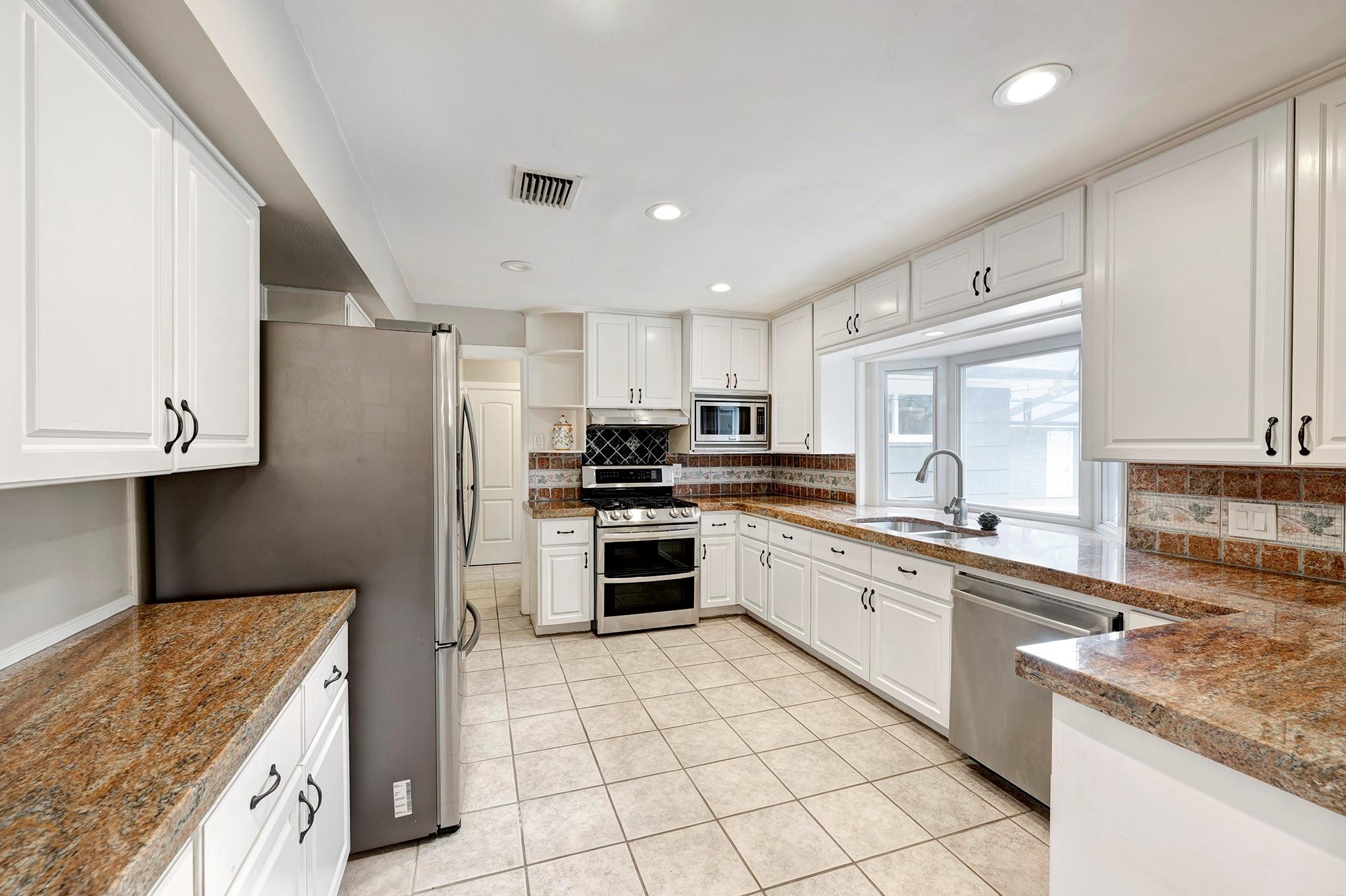6107 Queenswood Lane