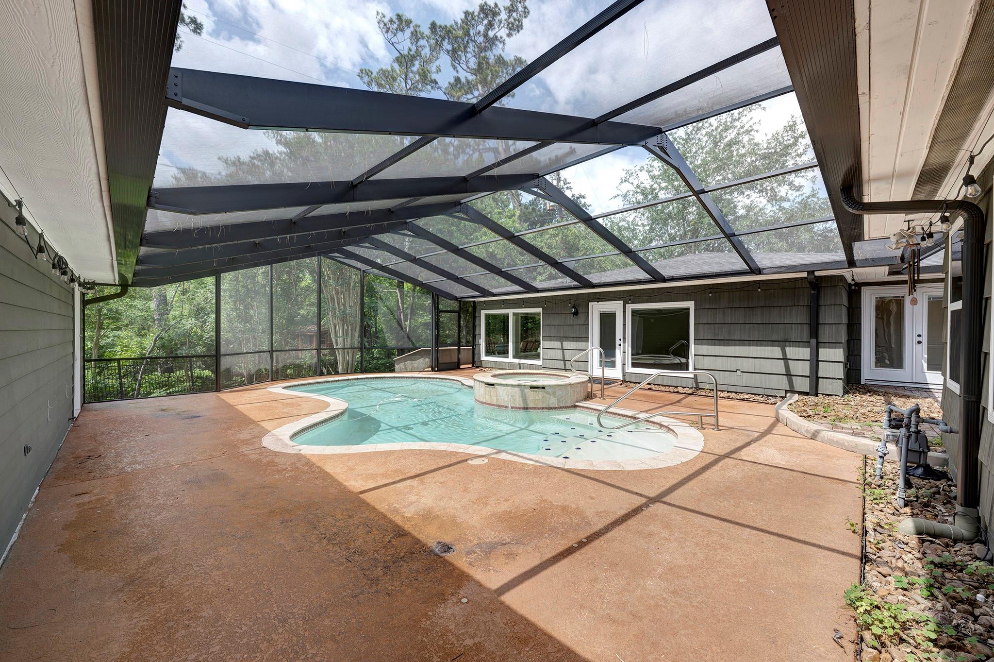 6107 Queenswood Lane
