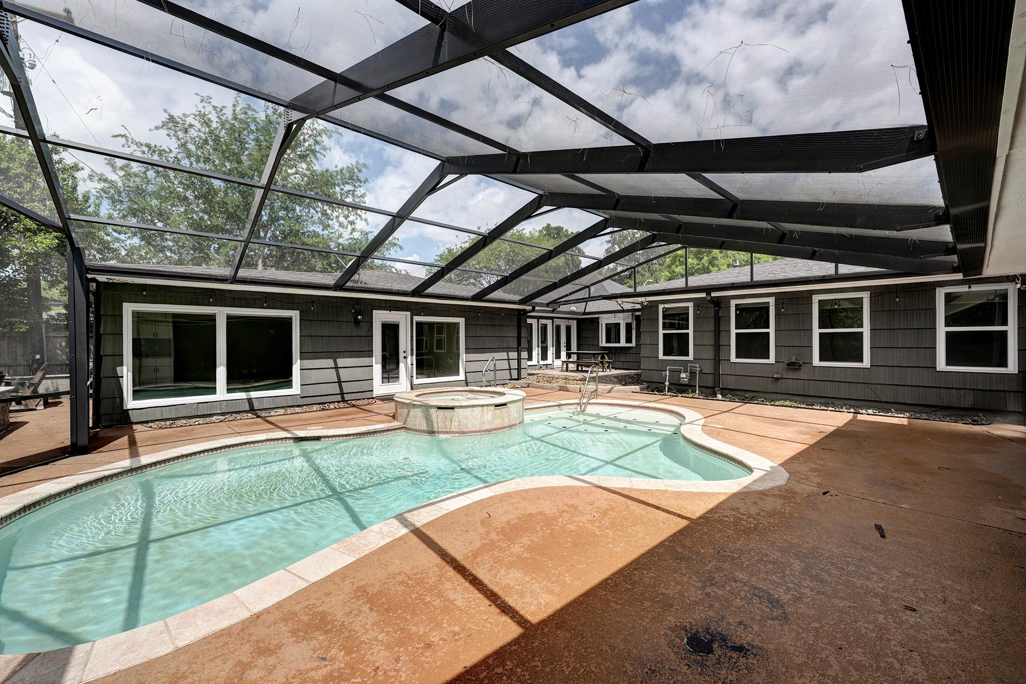 6107 Queenswood Lane