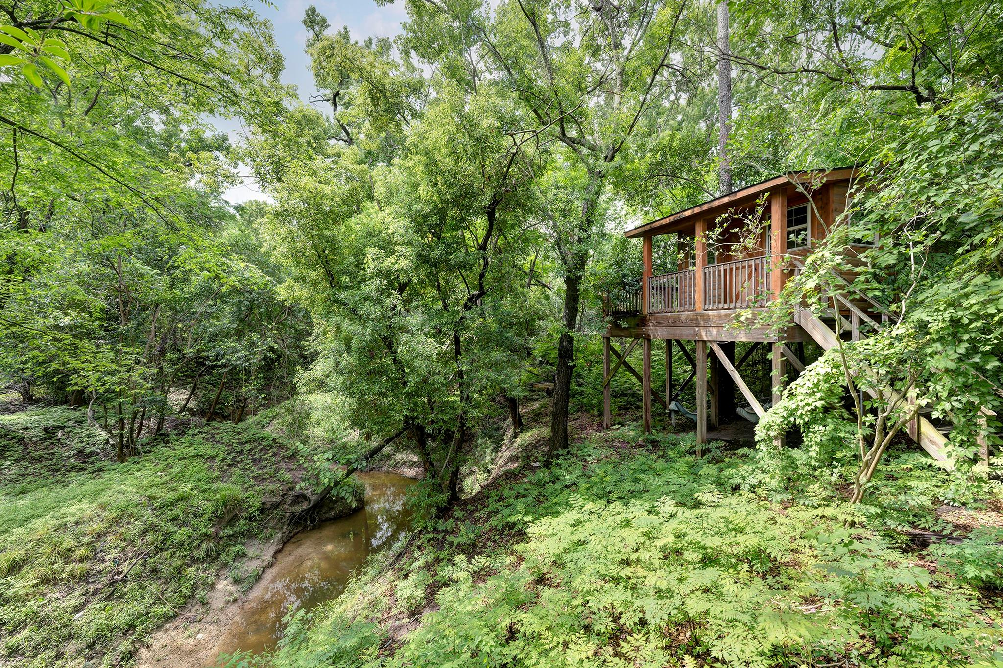 6107 Queenswood Lane
