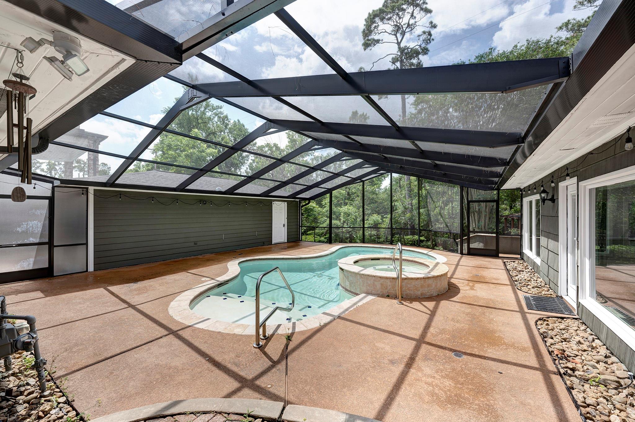 6107 Queenswood Lane