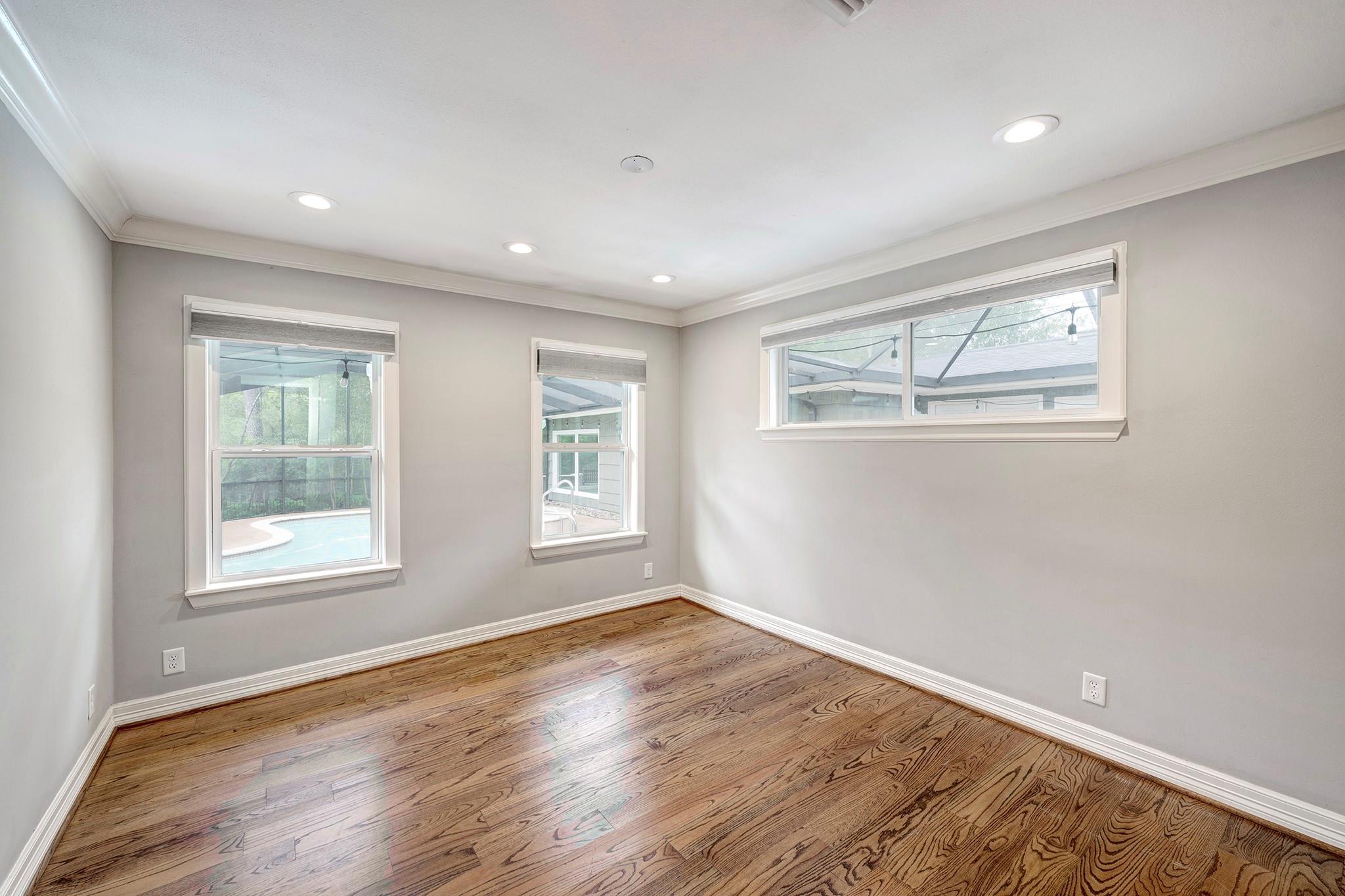 6107 Queenswood Lane
