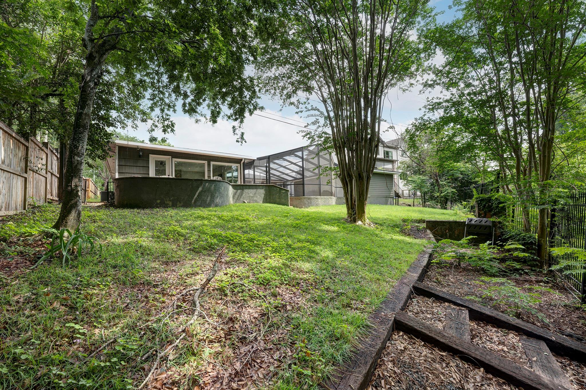 6107 Queenswood Lane