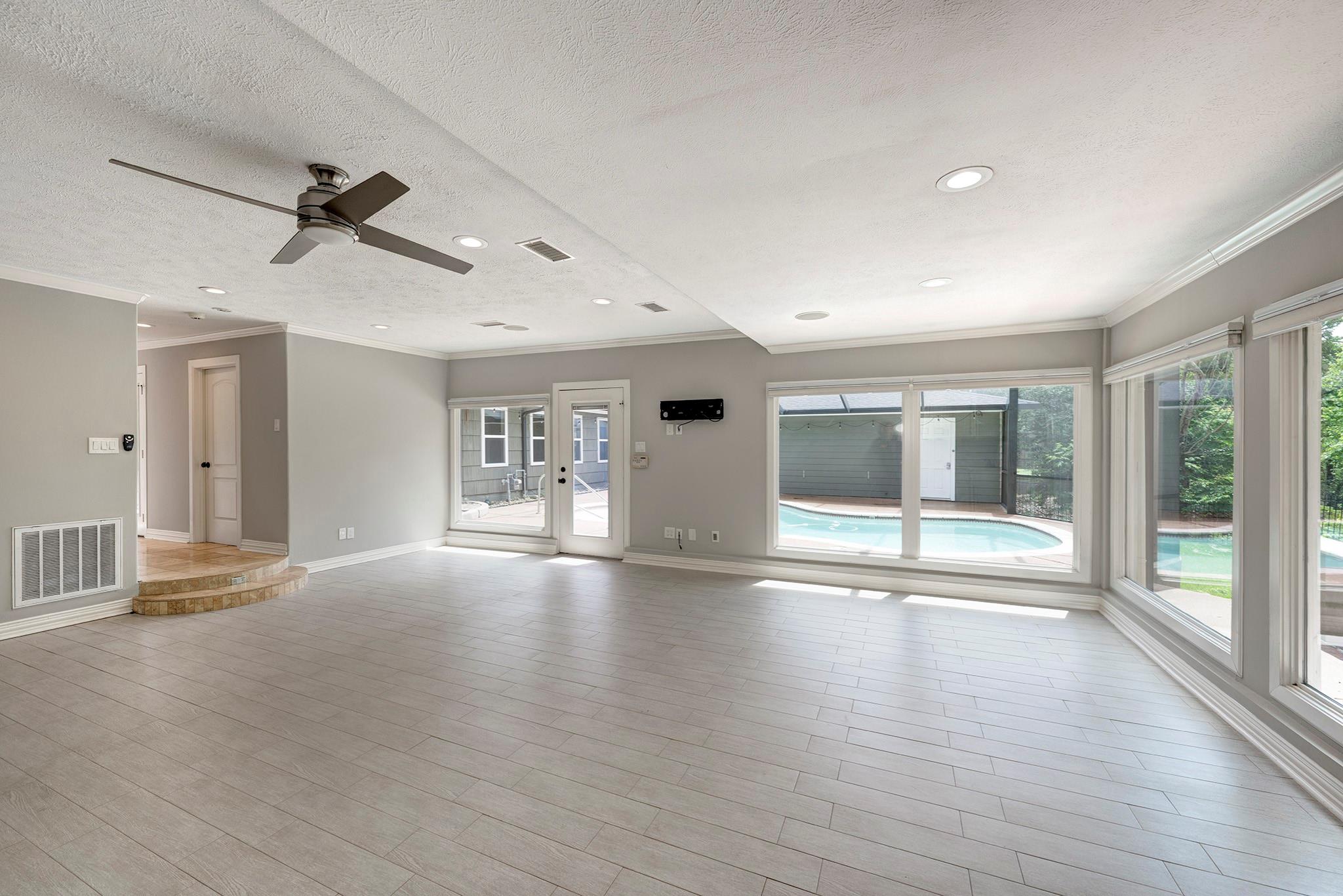 6107 Queenswood Lane