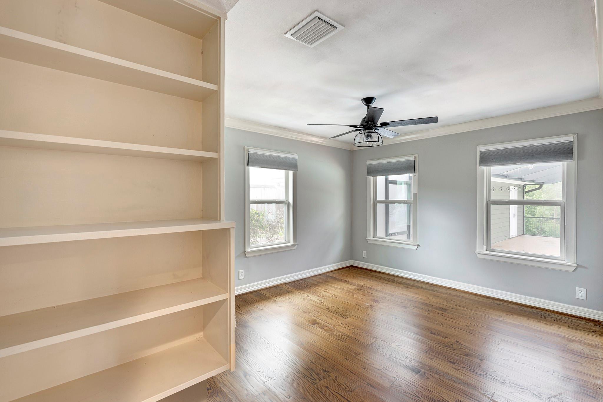 6107 Queenswood Lane