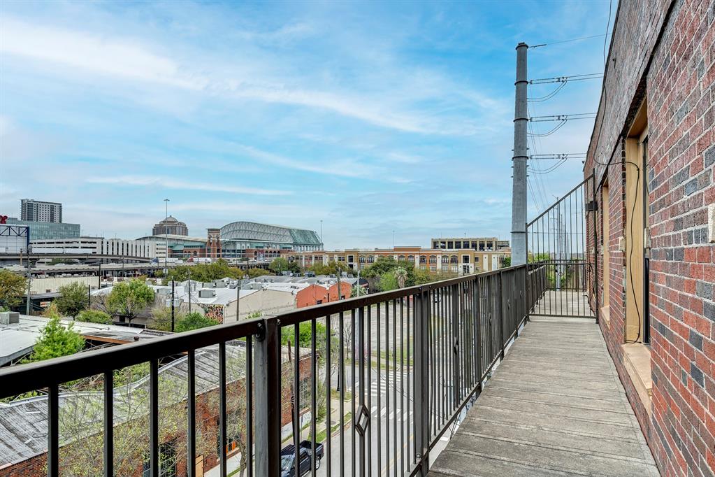 2205 Mckinney Street # 513