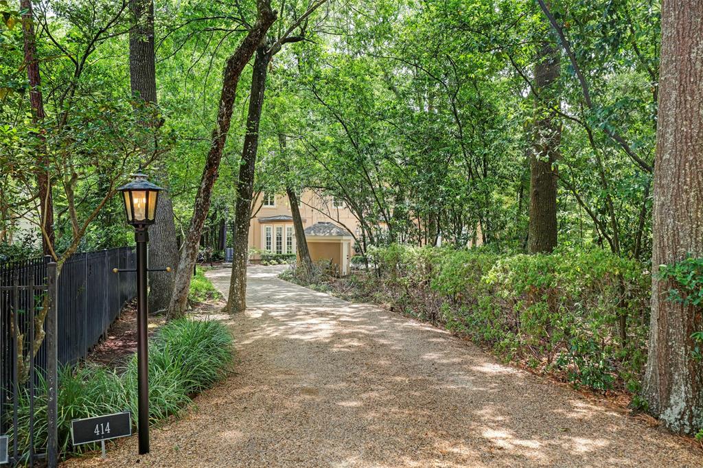 414 Little John Lane
