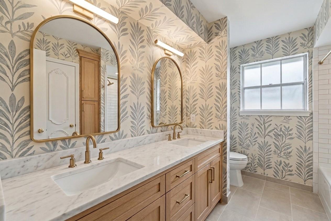 7827 Meadowbriar Lane