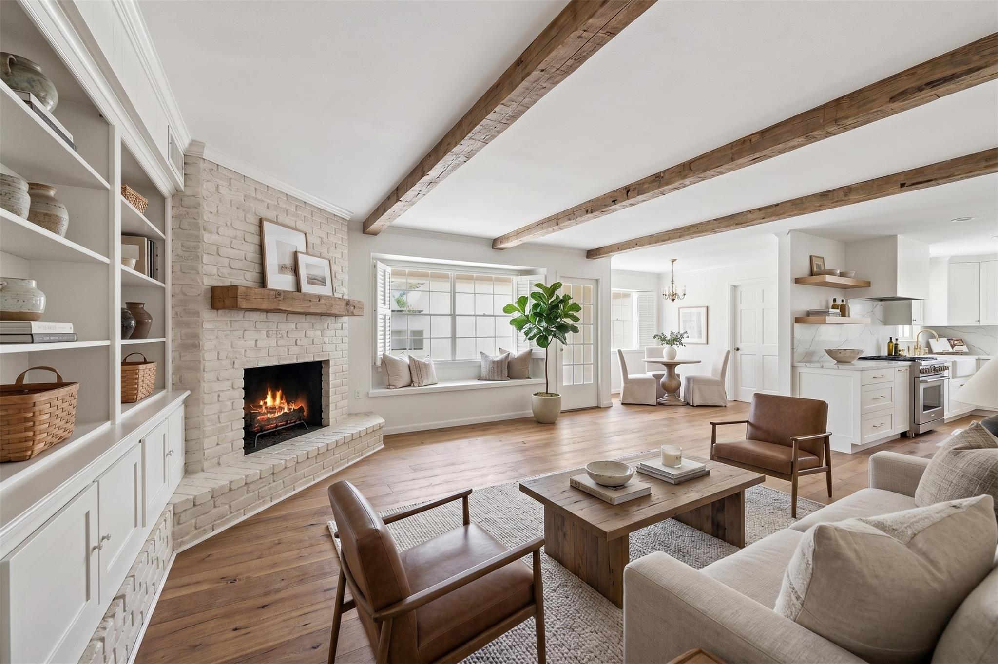 7827 Meadowbriar Lane