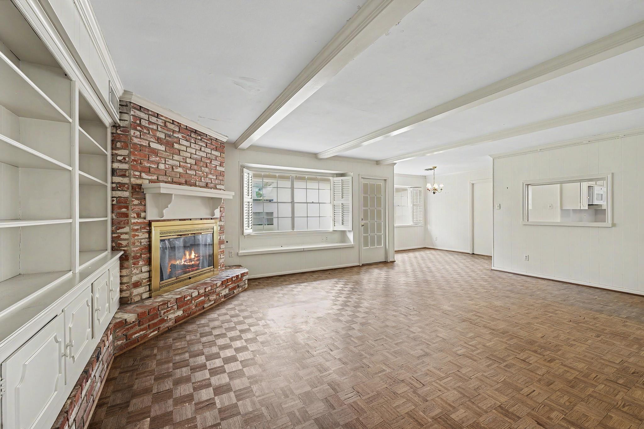 7827 Meadowbriar Lane