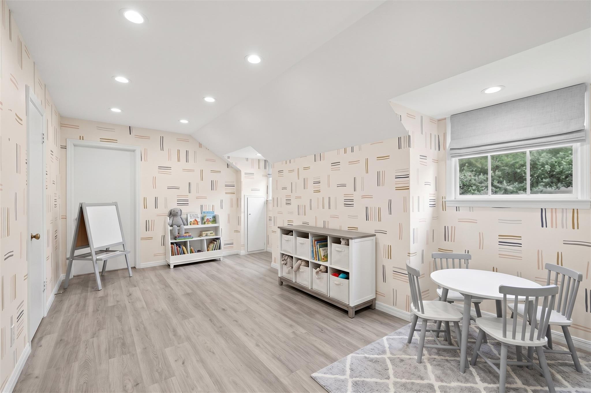 7827 Meadowbriar Lane