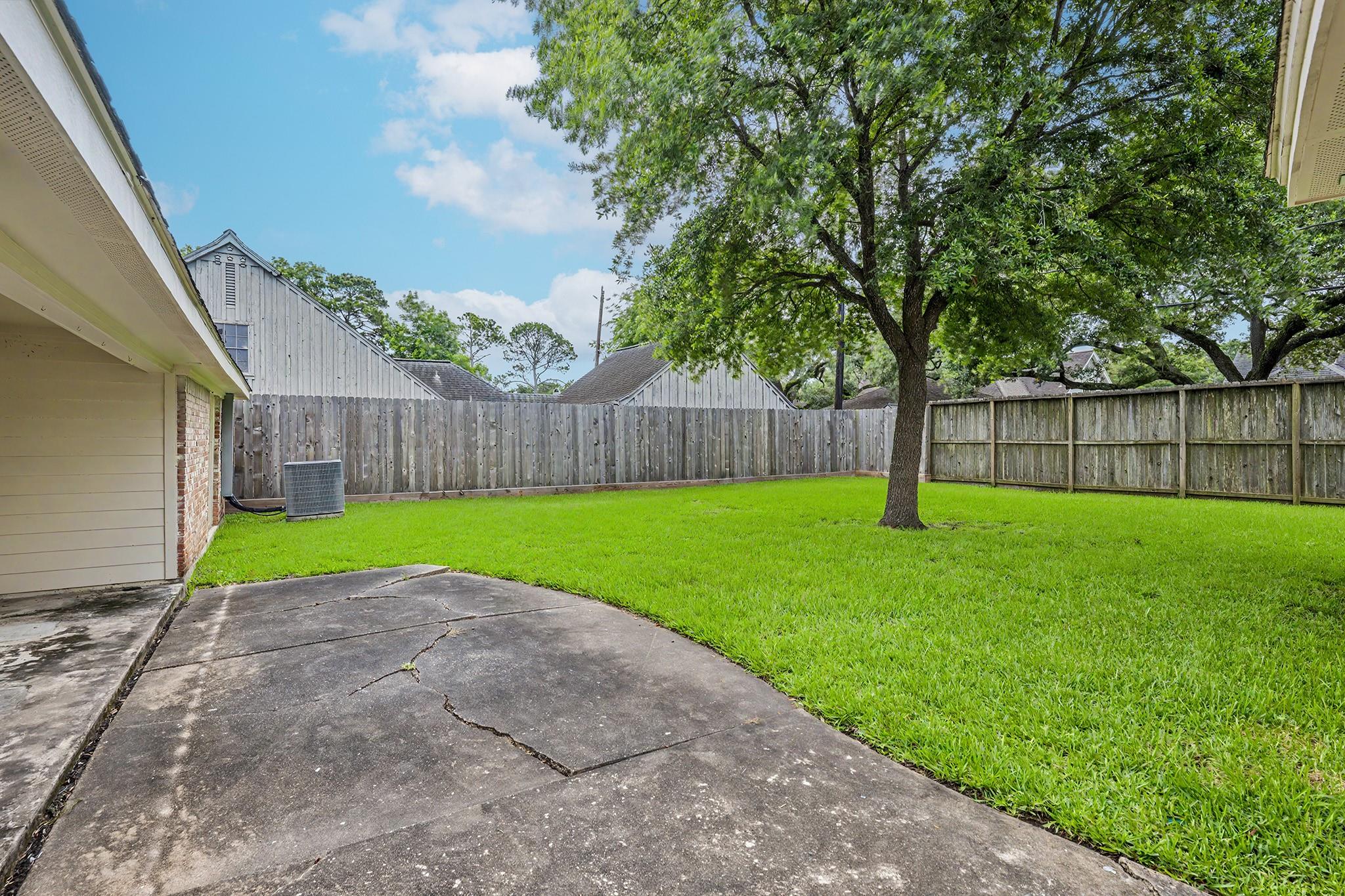 7827 Meadowbriar Lane