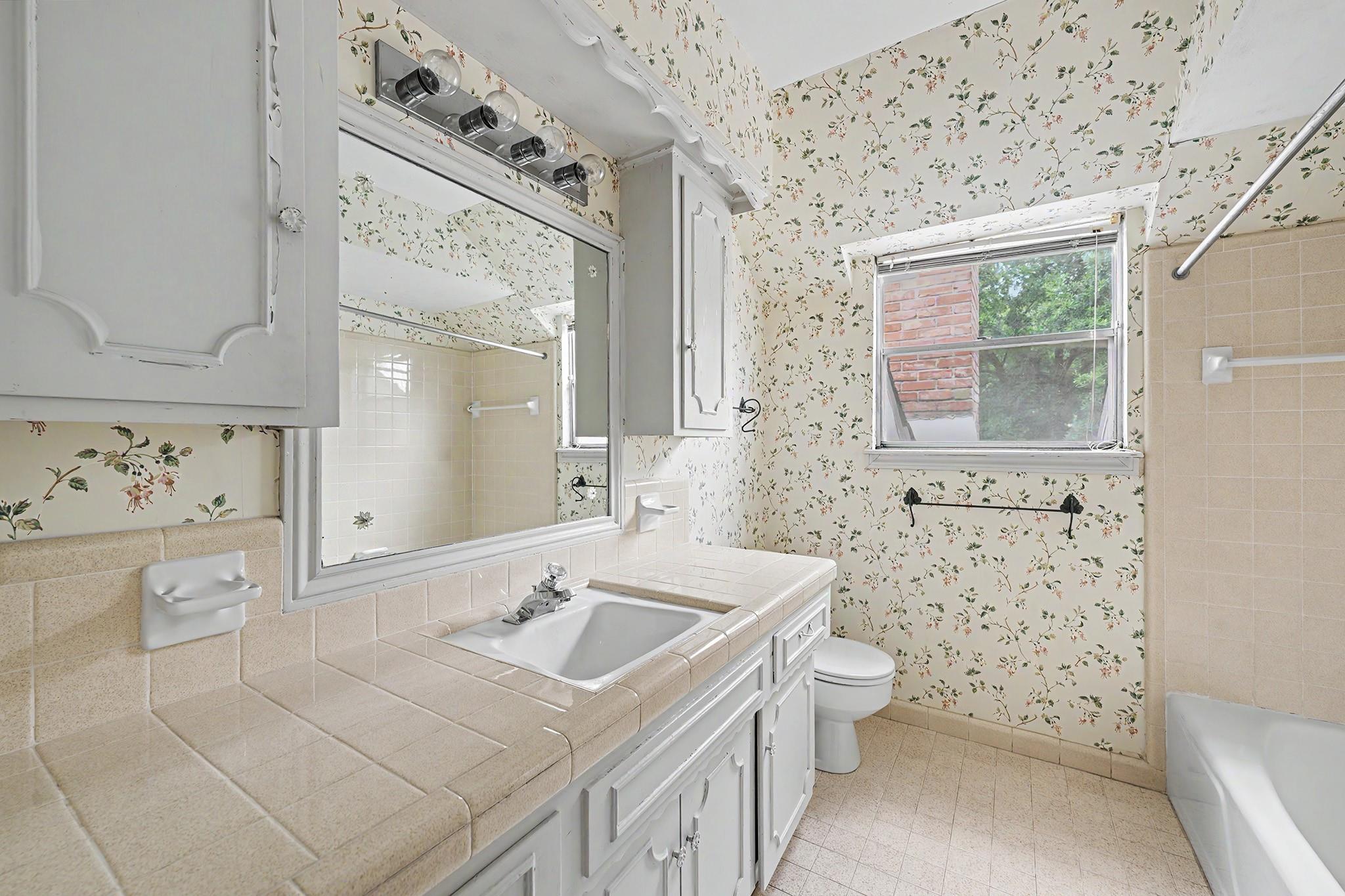 7827 Meadowbriar Lane