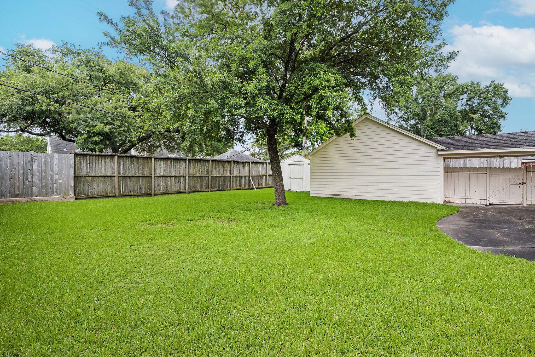 7827 Meadowbriar Lane