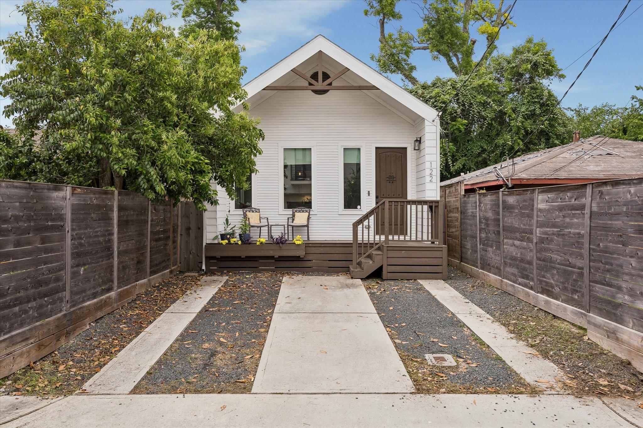 122 E 33rd Street
