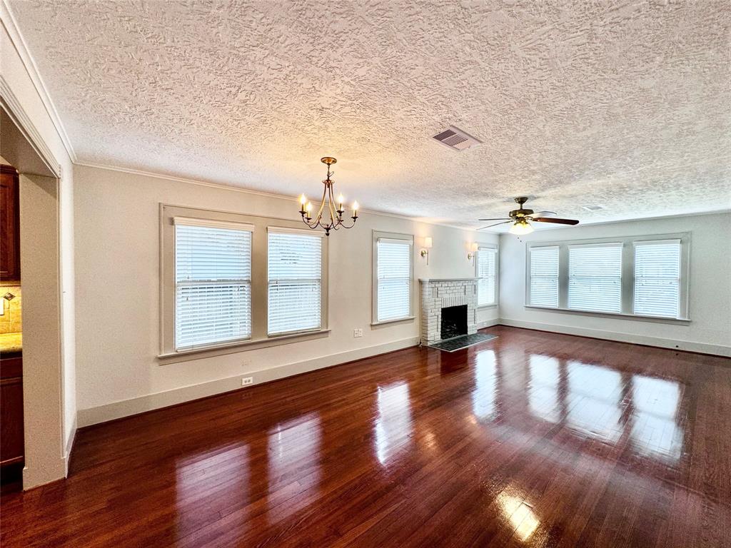 1110 Walling Street