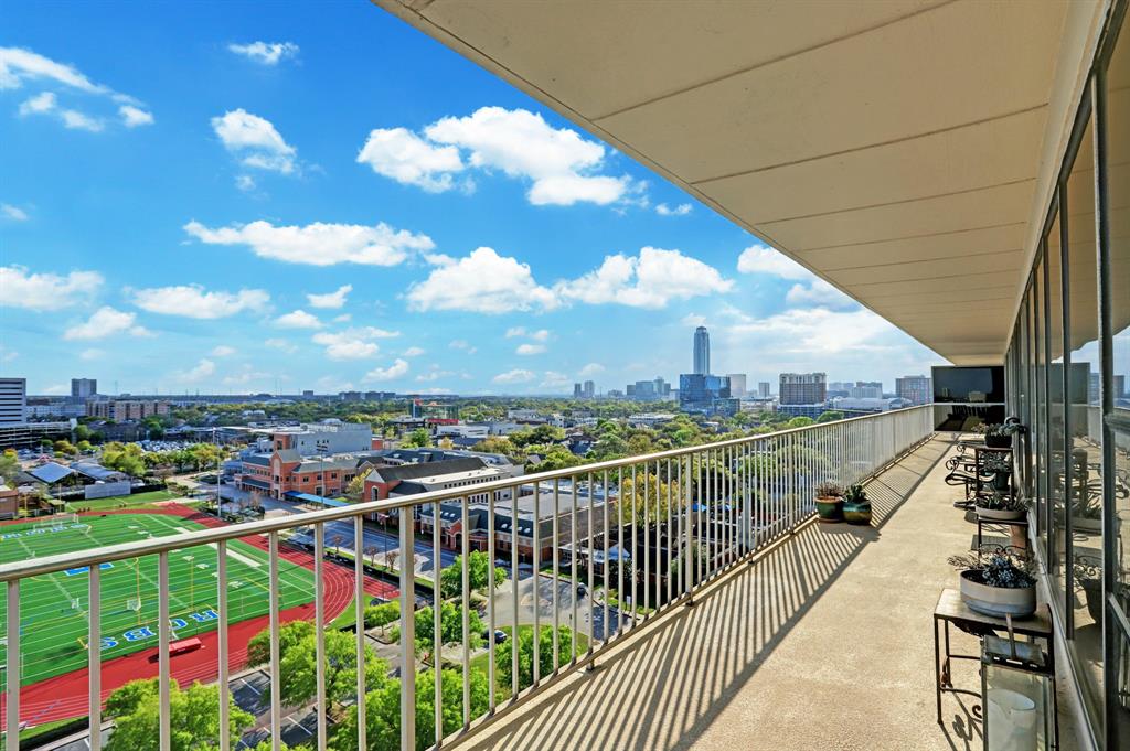 2200 Willowick Road Unit: 12J/12K