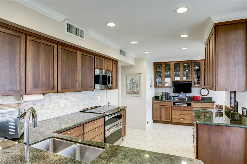 2200 Willowick Road Unit: 12J/12K