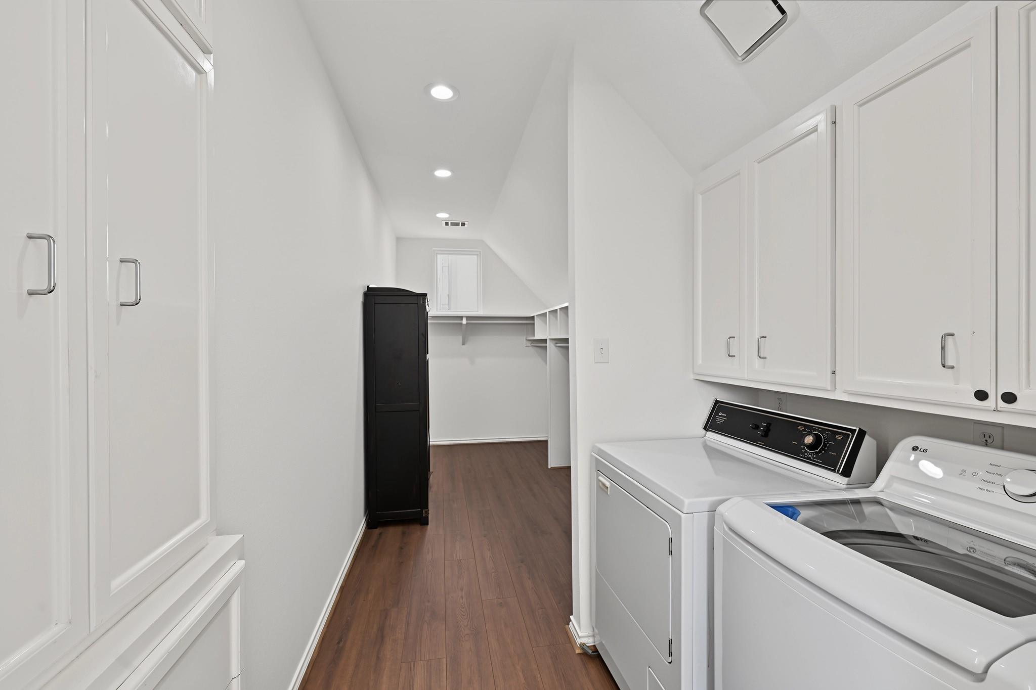 1990 W Clay Street