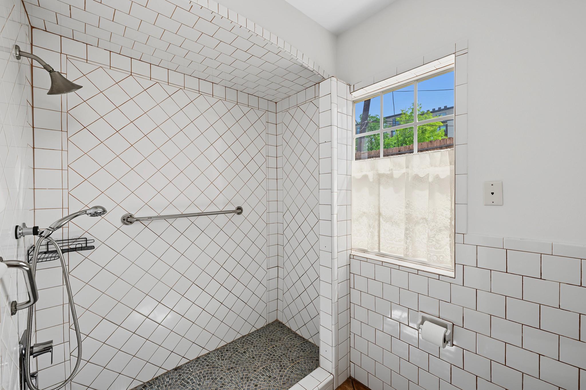 1990 W Clay Street