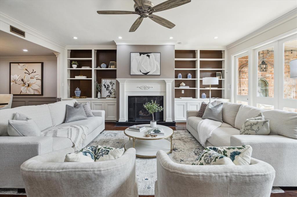 2204 Amberly Court