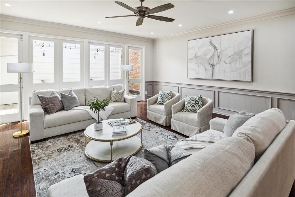 2204 Amberly Court