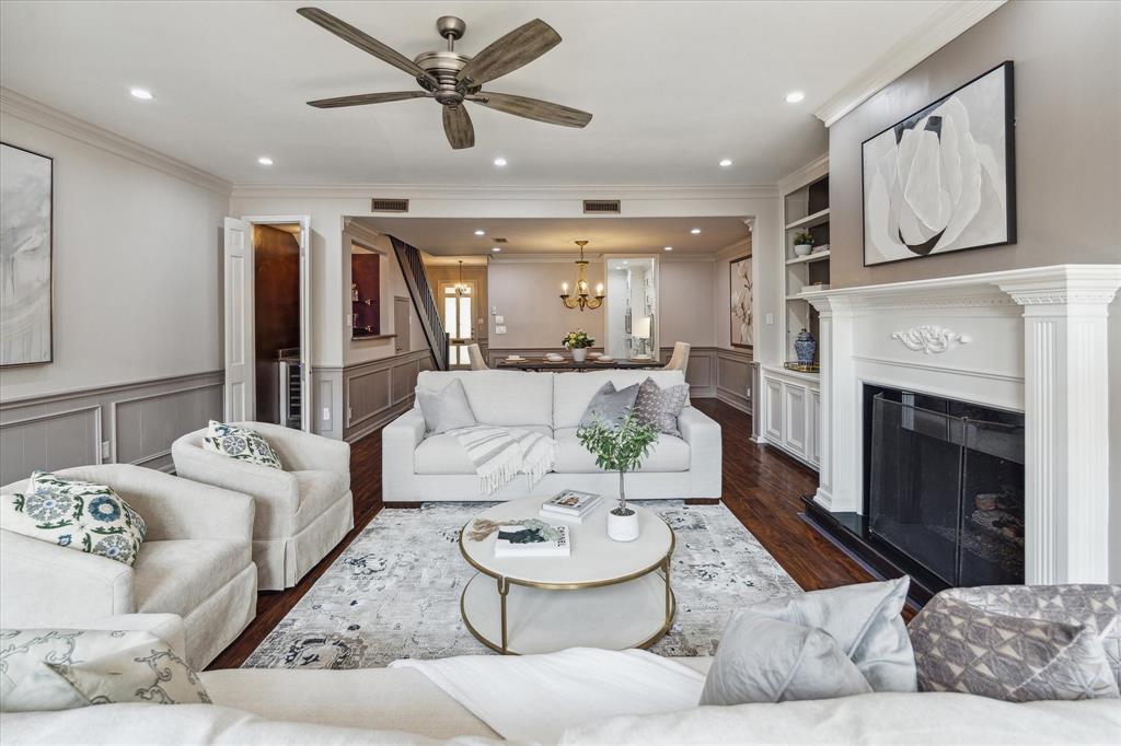 2204 Amberly Court