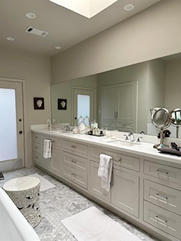 2417 Blue Bonnet Boulevard