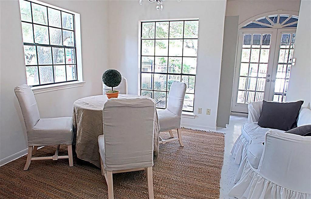 2417 Blue Bonnet Boulevard