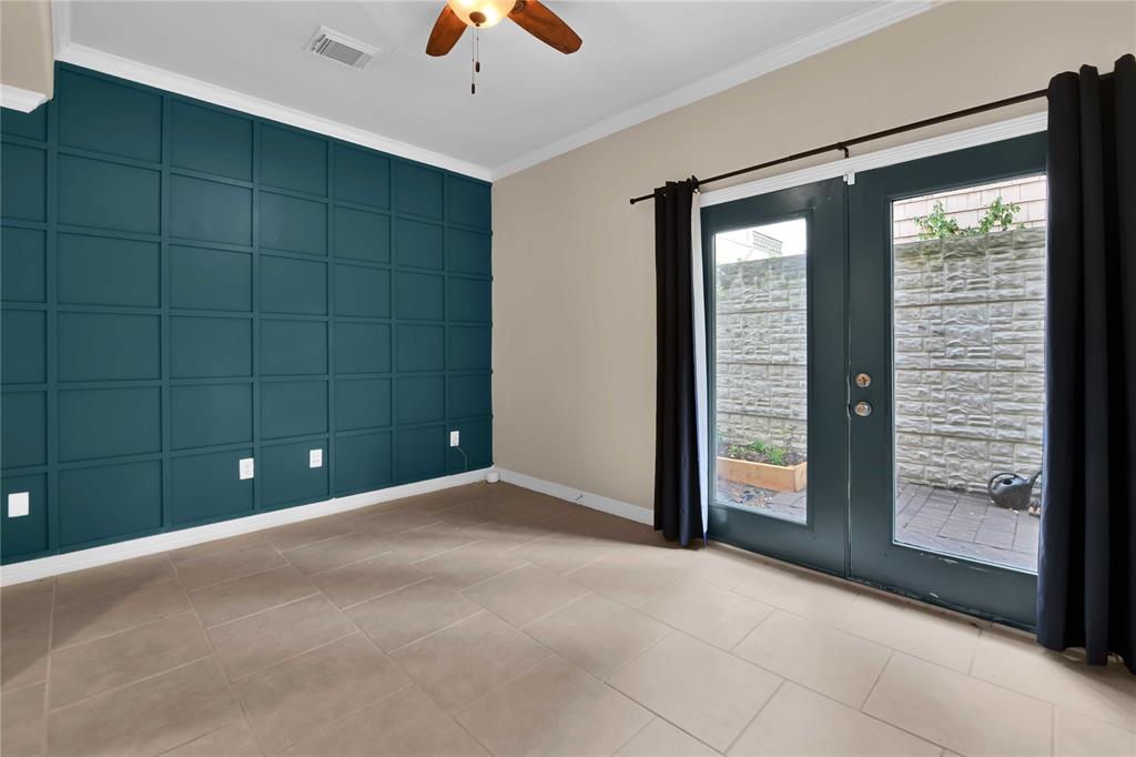 1515 Hyde Park Boulevard # 40