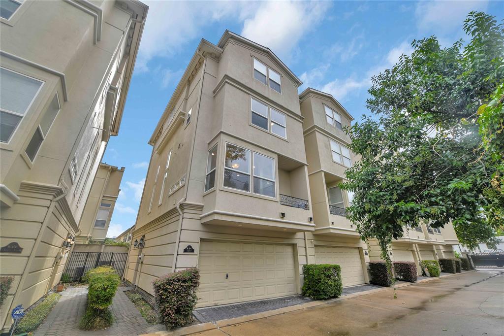 1515 Hyde Park Boulevard # 40