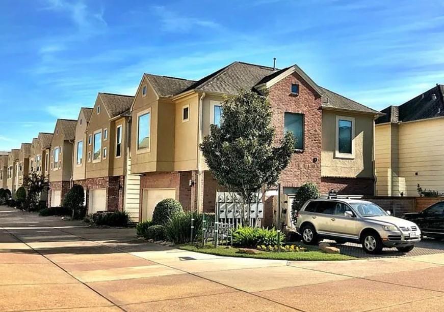 3811 Centerplaza Drive