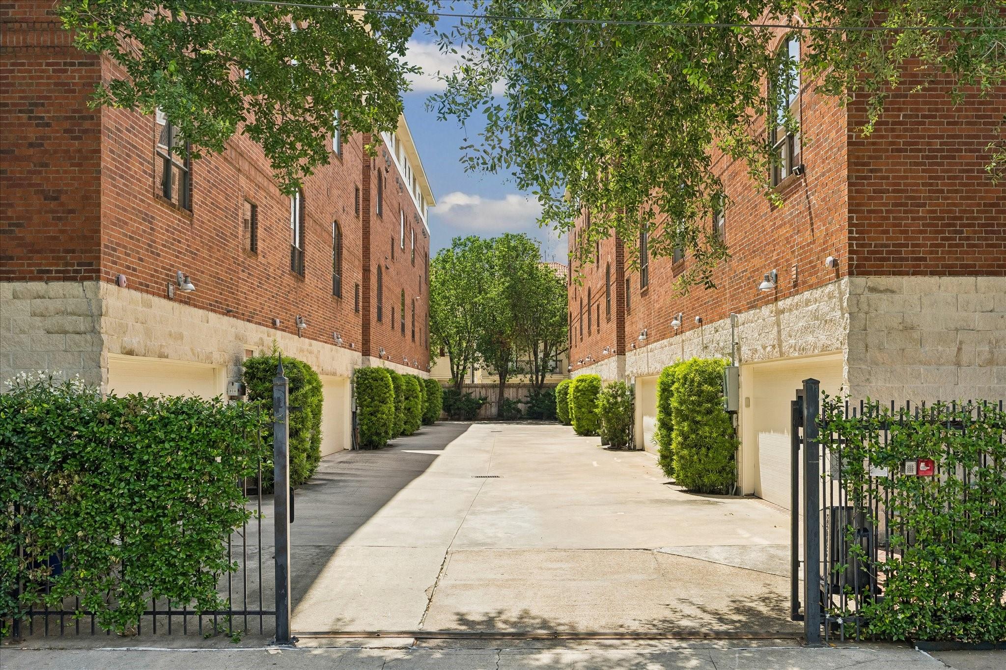 3300 Taft Street Unit: E