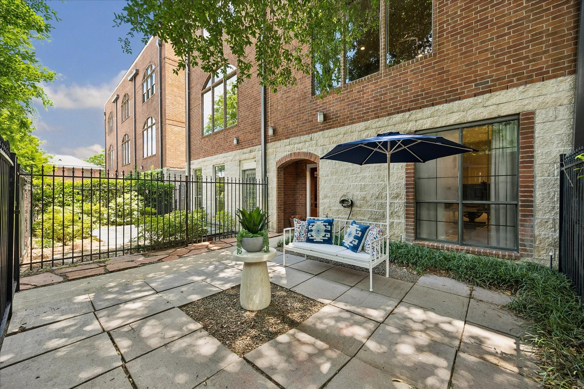 3300 Taft Street Unit: E