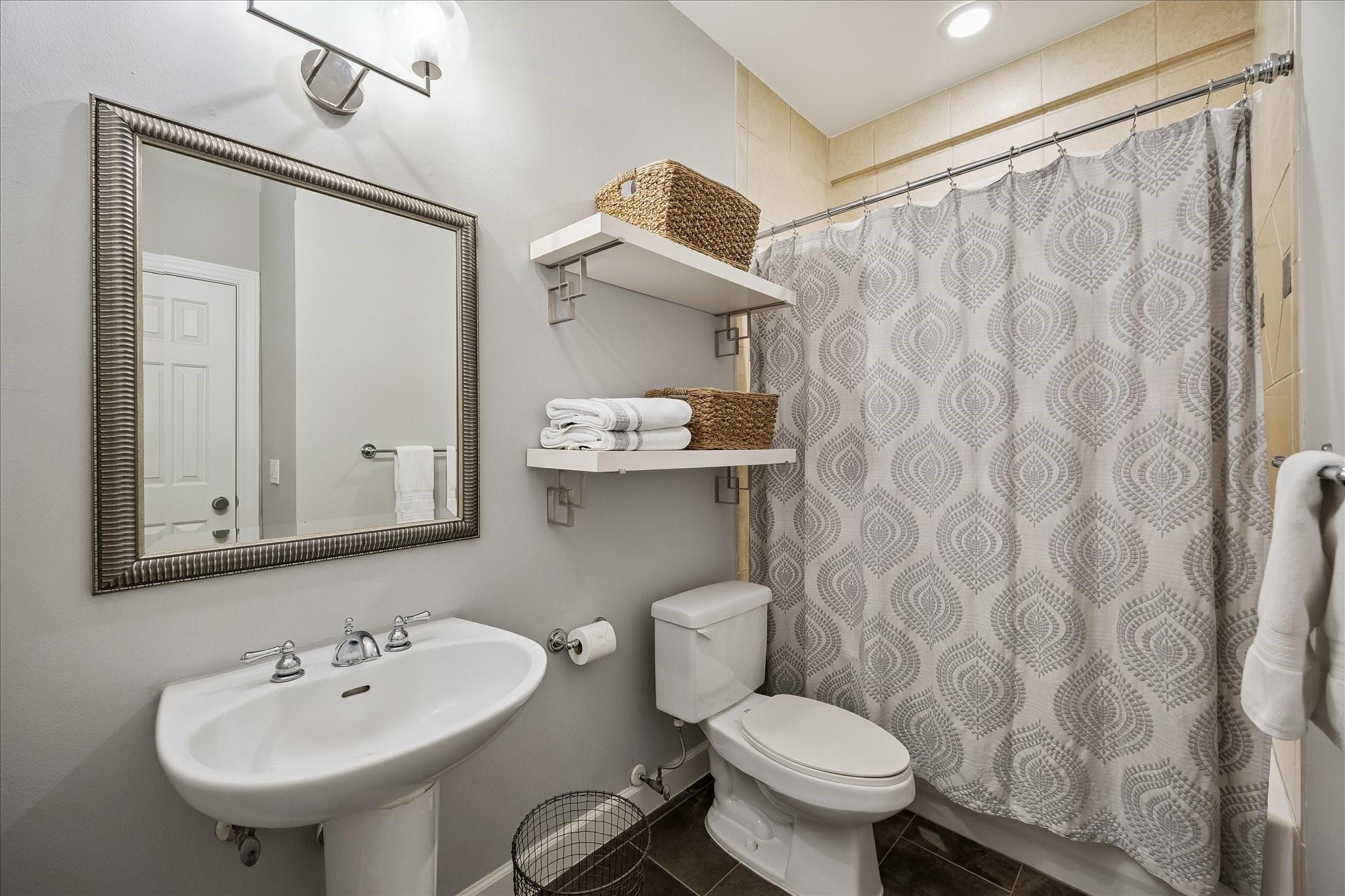 3300 Taft Street Unit: E
