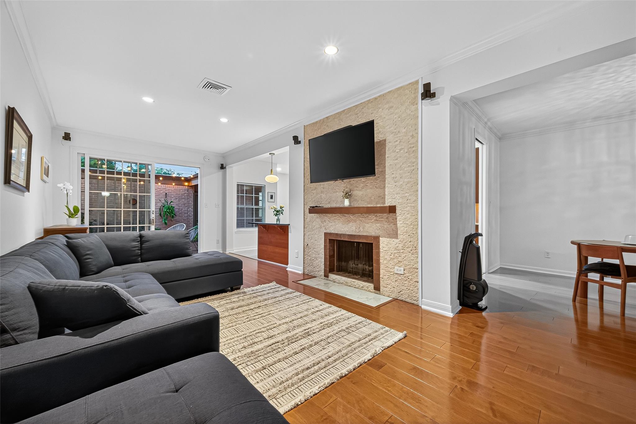 7604 Del Monte Drive
