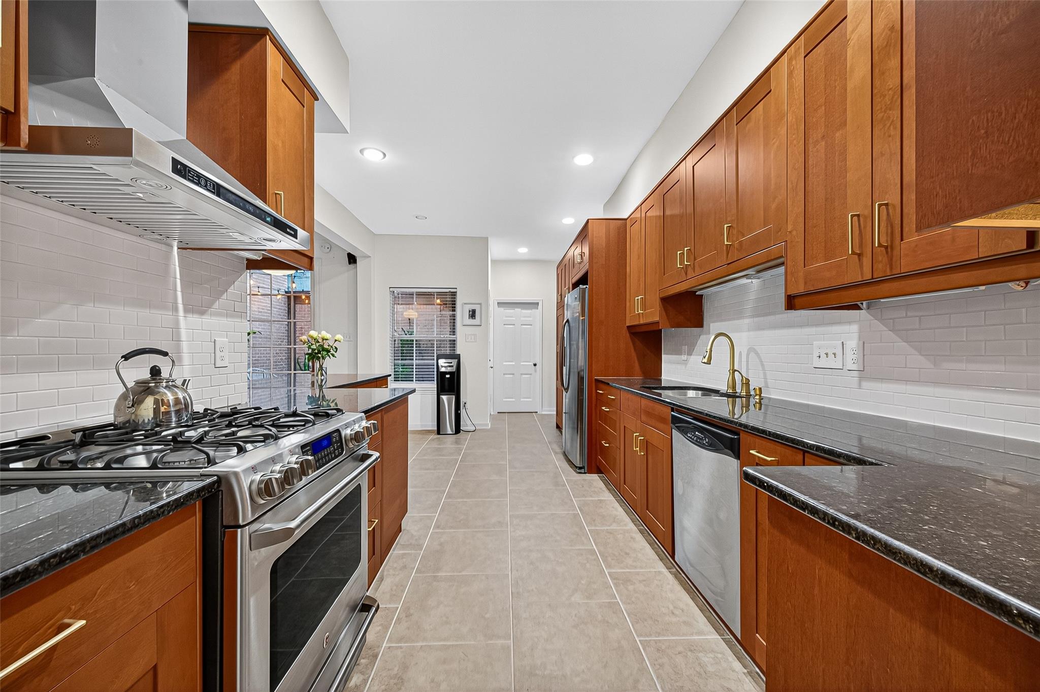 7604 Del Monte Drive