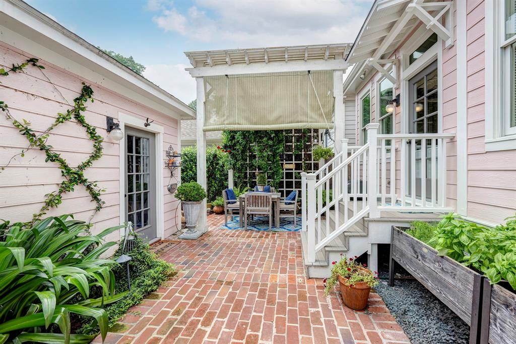 312 W 17th Street